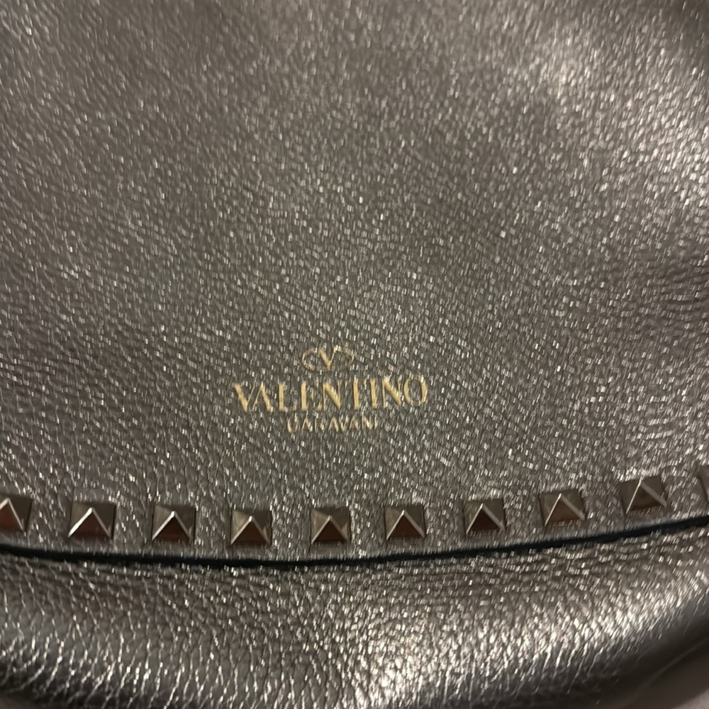 Authentic Valentino Garavani Rockstud Crossbody Hobo Metallic Leather Medium sz - Picture 9 of 16